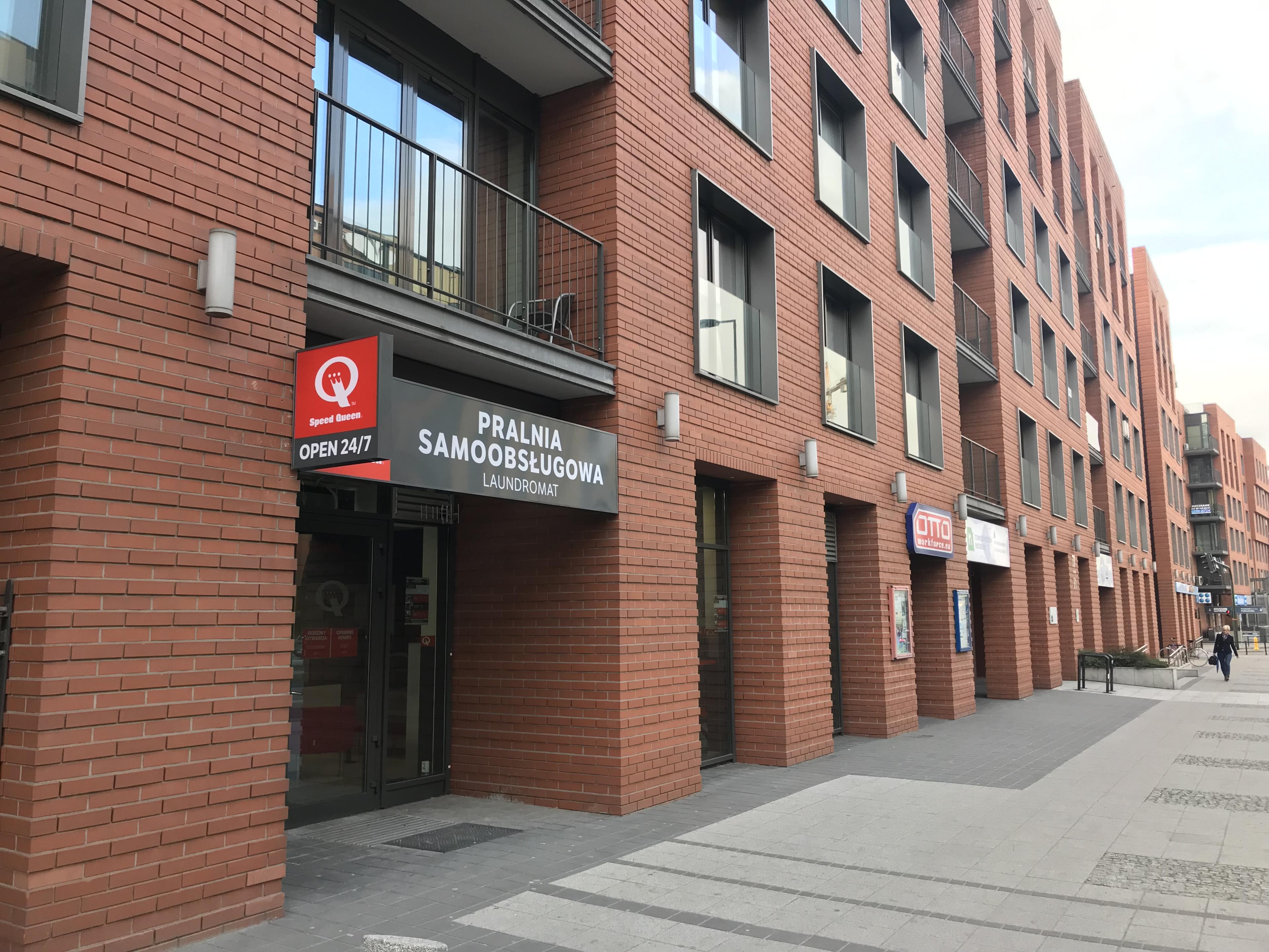 Widok z zewnątrz - ul. Szlak/Pawia